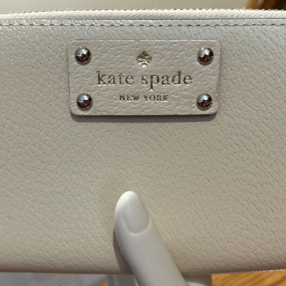 Kate Spade NY Grove Street Neda Continental Wallet Beige Pebbled Leather, NWOT